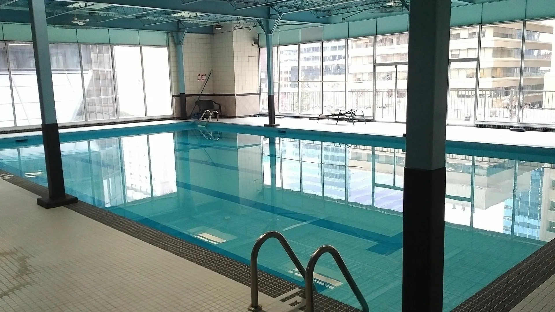 Calgary Core Suites 3*,  Canada